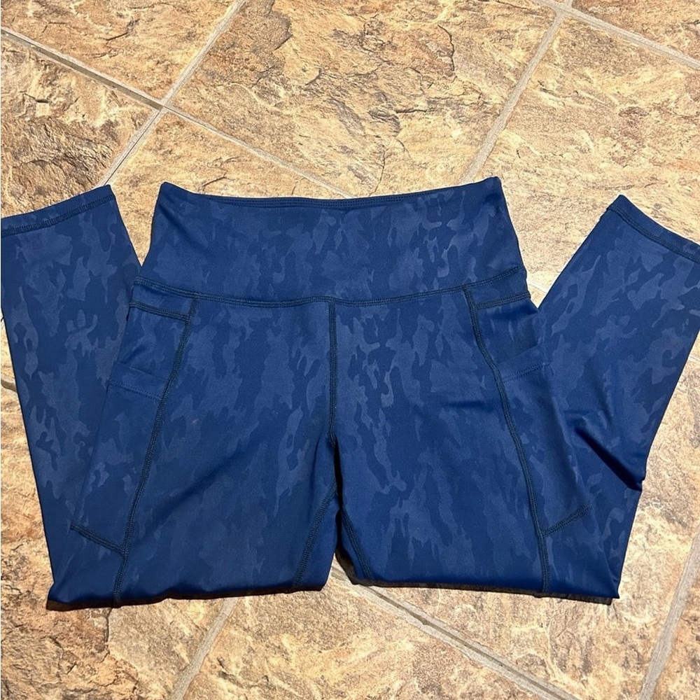 Zyia Dark Navy Camo Pocket Light n Tight Hi-Rise Capri 20" size 6-8